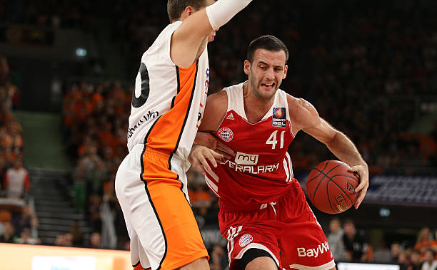 战赛场上屡 战赛场上屡