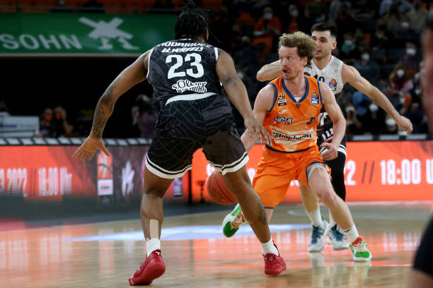 场的逼抢上 场的逼抢上